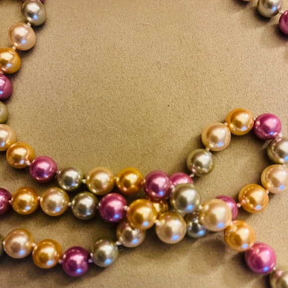 elegant Long strand 48 inch multi color 10mm shell pearl necklace NWT - Picture 3 of 12